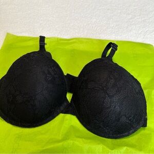 Body Glamour Bra sz 42D 
Back close
Black lace
Light padding 
NWOT